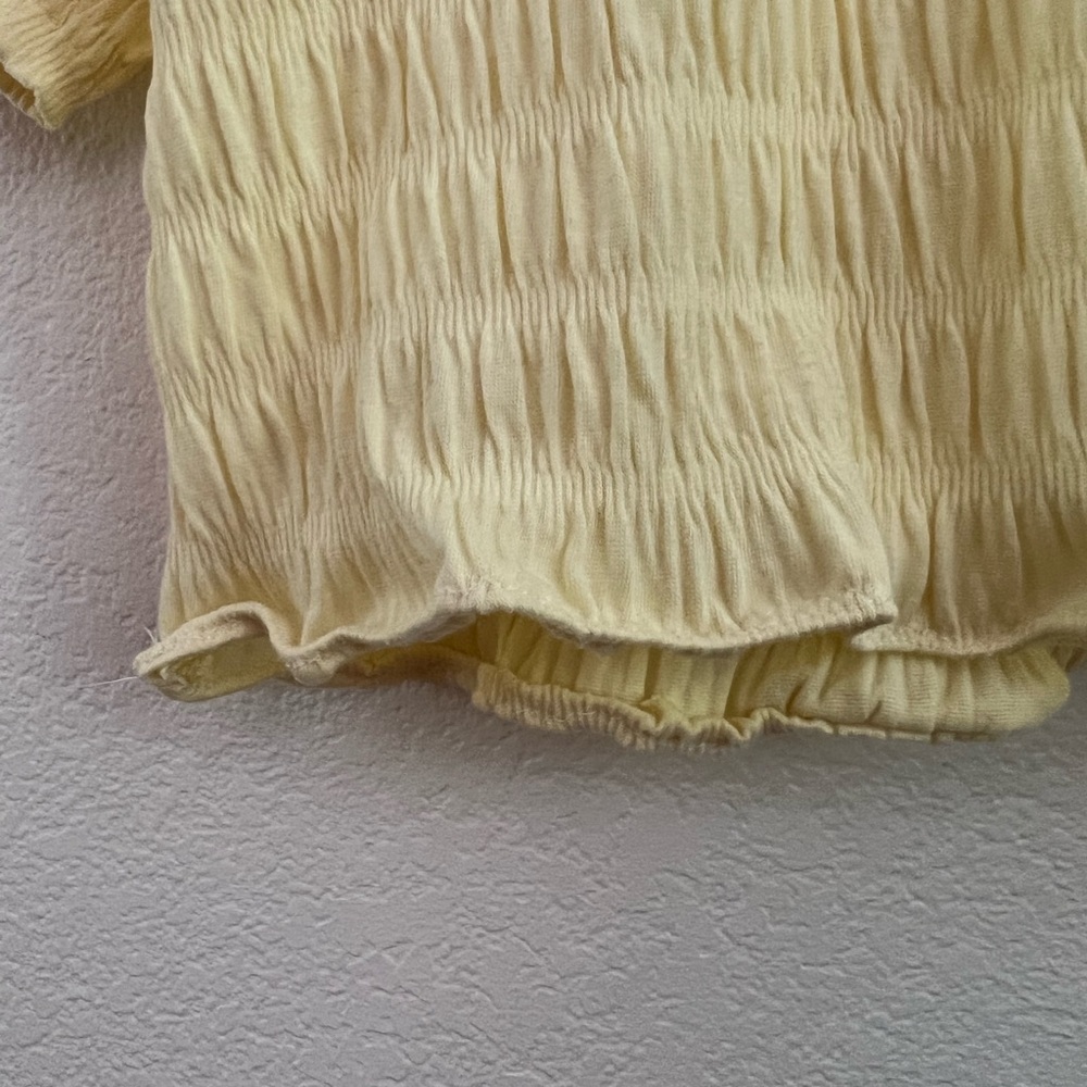 SOLD💛Vintage cropped smocked tee - Picture 2 of 4
